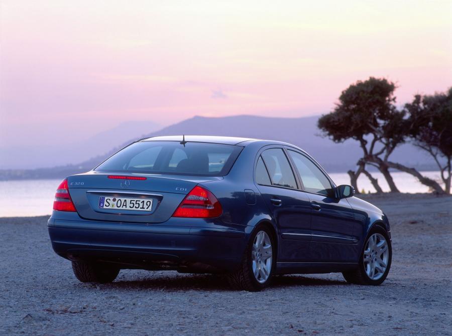  Mercedes-Benz E-Class 2002 года  (фото 91 из 448)
